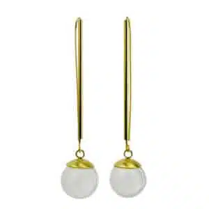 drop oorbellen van glas en messing