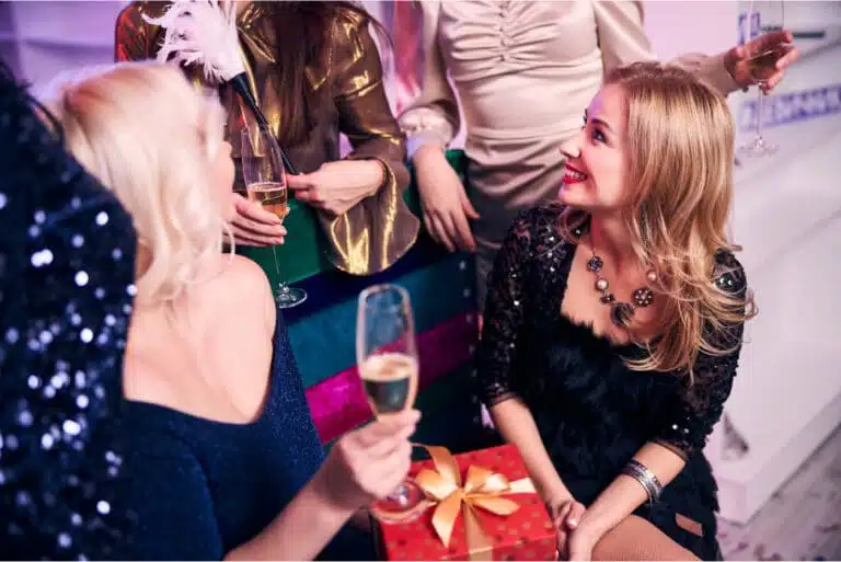 Ihr ultimativer Party-Guide: Glänzen Sie mit Schmuck von Yazzy’s!
